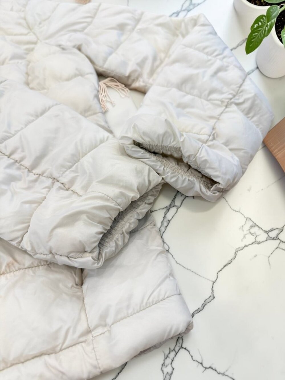 Athleta Aire Puffer Jacket Ivory Cream Size Medium - Picture 11 of 12